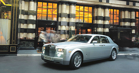 Rolls-Royce uvádí na trh nový Phantom.