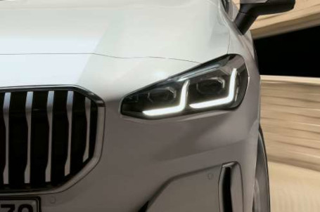LED světlomety s ikonickým světelným designem.