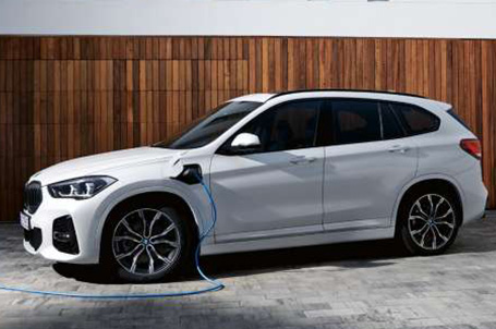 Nabíjení BMW X1 xDrive25e.