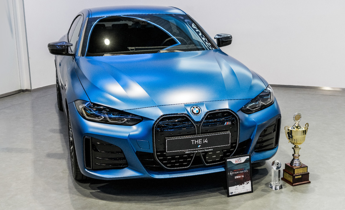BMW i4 je Autem roku 2021/22 v České republice.