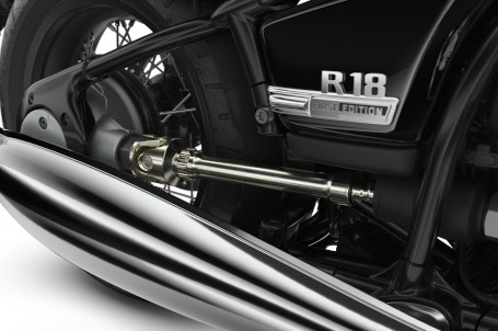 BMW R 18 - Odkrytá kardanová hřídel a dvojitý ocelový rám