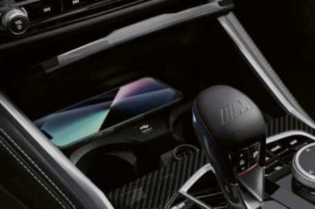 BMW M240i COUPÉ - bezdrátová nabíječka BMW M240i COUPÉ - bezdrátová nabíječka