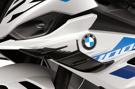 BMW S 1000 RR - Účinné přední a boční obložení s wingletem 