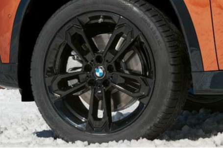 19 M kolo z lehké slitiny Double-spoke 871 M Jet Black, kompletní zimní kola. 19 M kolo z lehké slitiny Double-spoke 871 M Jet Black, kompletní zimní kola.