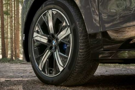 21 BMW aerodynamické kolo Star-spoke 1012 Bicolour (Midnight Grey, leštěné), kompletní zimní kolo. 21 BMW aerodynamické kolo Star-spoke 1012 Bicolour (Midnight Grey, leštěné), kompletní zimní kolo.