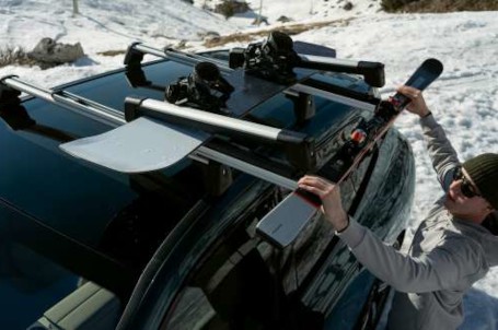 BMW Držák lyží a snowboardů výsuvný do stran. BMW Držák lyží a snowboardů výsuvný do stran.