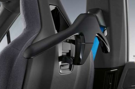 BMW Ramínko na šaty pro systém Travel & Comfort. BMW Ramínko na šaty pro systém Travel & Comfort.