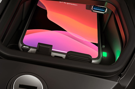 BMW R 1250 RT - Nekonečný přísun energie díky Wireless Charging BMW R 1250 RT - Nekonečný přísun energie díky Wireless Charging
