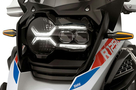 BMW R 1250 GS Adventure - Ukazatele směru LED v sérii s možností Cruising Light 