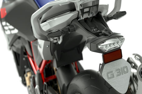BMW G 310 GS - Držák SPZ s brzdovým světlem LED a blinkry BMW G 310 GS - Držák SPZ s brzdovým světlem LED a blinkry