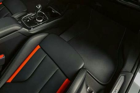 BMW řady 1 - Pro danou edici specifické podlahové koberce. 