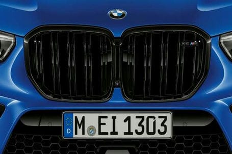 BMW X5 M - M specifická maska ve tvaru ledvinek. 