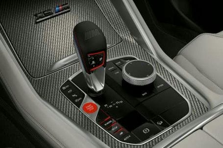 BMW X5 M - M volič převodovky s přepínačem Drivelogic. 