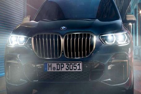 BMW X5 M50i - Laserové světlomety BMW Laserlight. 