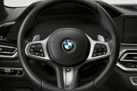 BMW X5 M50i - Integrální aktivní řízení. 