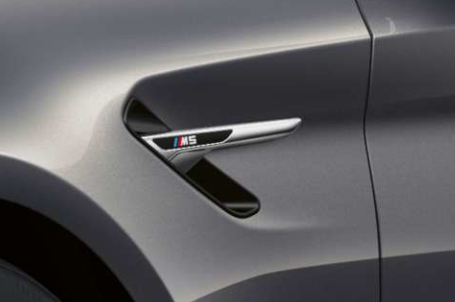 BMW M5 - M žábry. BMW M5 - M žábry.