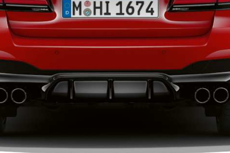 BMW M5 Competition - M specifické dvojité koncovky výfuku. 