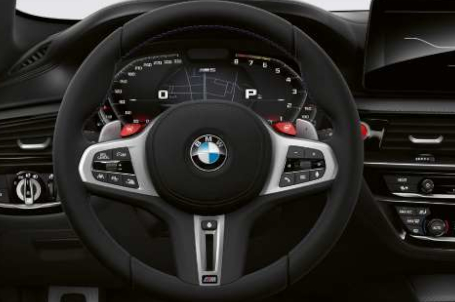 BMW M5 Competition - M kožený volant.
