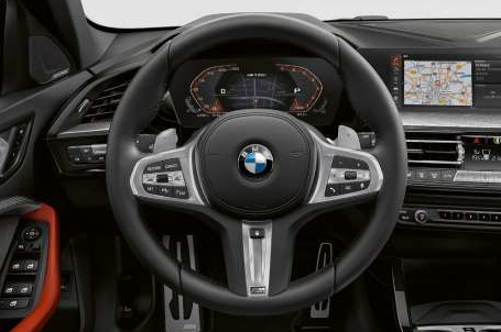 BMW M135i xDrive - M kožený volant. BMW M135i xDrive - M kožený volant.