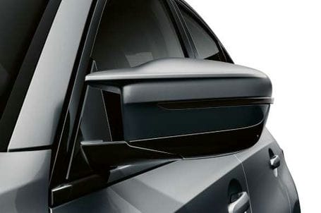 BMW M340i xDrive Sedan - M vnější zpětná zrcátka. 