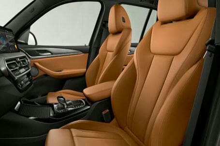 BMW X3 - Sportovní sedadla řidiče a spolujezdce vpředu. 