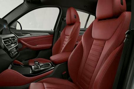 BMW X4 - Sportovní sedadla řidiče a spolujezdce vpředu. BMW X4 - Sportovní sedadla řidiče a spolujezdce vpředu.