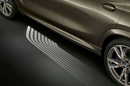 BMW X6 - Uvítací světelný koberec. 