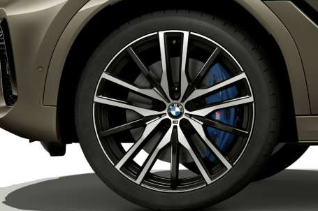 BMW X6 - 22" M kola z lehké slitiny Double-spoke 742 M Jet Black s kombinovanými pneumatikami. 