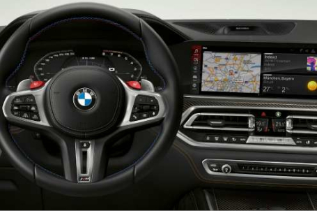 BMW X6 M Competition - M specifický přístrojový panel. 