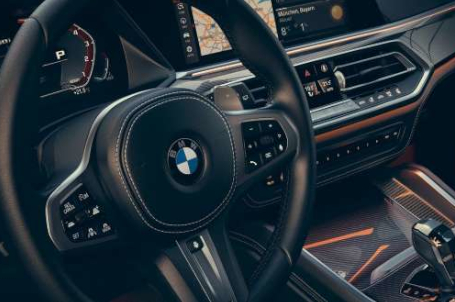 BMW X6 M - Automatická převodovka Steptronic Sport. 