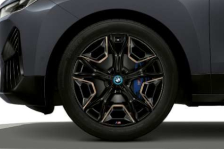 BMW iX M60 - 22" M aerodynamická kola 1023 Bicolour Titanium Bronze. BMW iX M60 - 22" M aerodynamická kola 1023 Bicolour Titanium Bronze.
