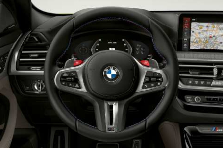BMW X4 M - M kožený volant. 