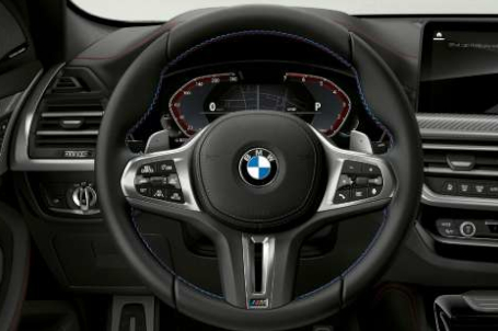 BMW X4 M40i a M40d - Variabilní sportovní řízení. 