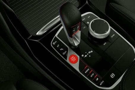 BMW X4 M - Ovládací panel na středové konzole. 
