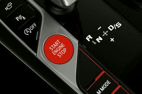 BMW X4 M - Červené tlačítko Start/Stop.