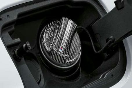 BMW X4 M modely Performance parts - M Performance karbonová krytka pinicího hrdla palivové nádrže. 