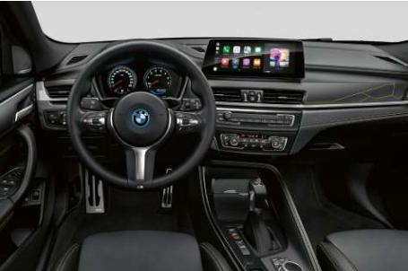 BMW X2 - Palubní deska orientovaná na řidiče. BMW X2 - Palubní deska orientovaná na řidiče.