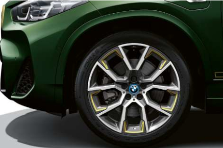 BMW X2 Gold Play - Kola M Aero Performance se vsadkami ve zlaté barvě Galvanic Gold. BMW X2 Gold Play - Kola M Aero Performance se vsadkami ve zlaté barvě Galvanic Gold.