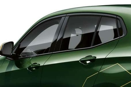 BMW X2 Gold Play - Leskle černé provedení M Shadow Line. BMW X2 Gold Play - Leskle černé provedení M Shadow Line.