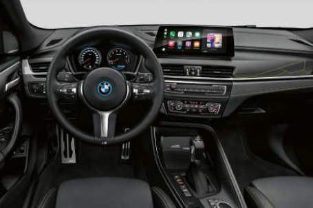 BMW X2 - Aktivní systém pro udržování rychlosti s funkcí StopaGo. BMW X2 - Aktivní systém pro udržování rychlosti s funkcí StopaGo.