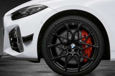 BMW řady 4 Cabrio Performance Parts - 20 M Performance kované kolo Y-spoke 795 M v matném provedení Jet Black, kompletní letní kolo. 