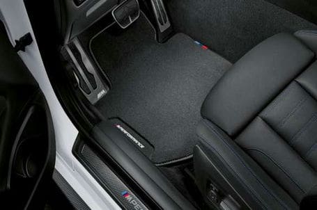 BMW řady 4 Cabrio Performance Parts - M Performance podlahové koberce. BMW řady 4 Cabrio Performance Parts - M Performance podlahové koberce.
