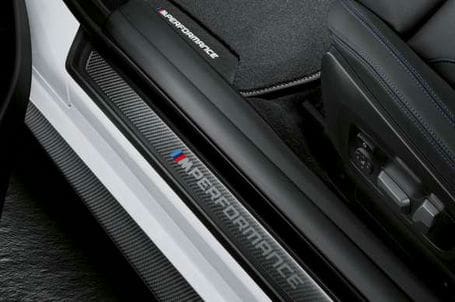 BMW řady 4 Cabrio Performance Parts - M Performance karbonové prahové lišty. 