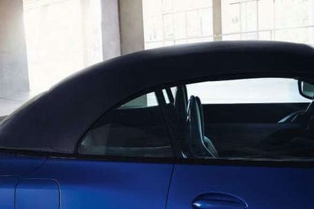 BMW M4 Cabrio - Plátěná střecha. 
