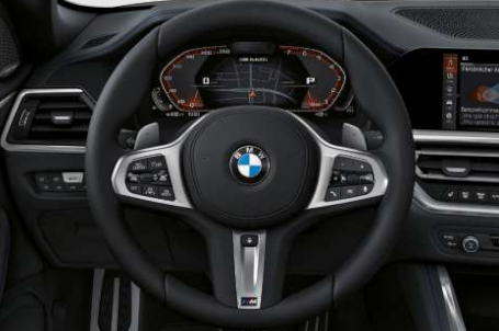 BMW M440i xDrive - M kožený volant. 