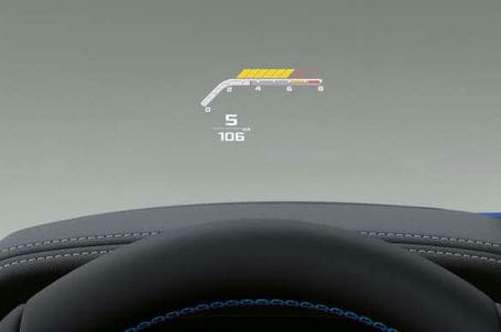 BMW M4 Cabrio - BMW Head-Up Displej s M specifickými funkcemi.