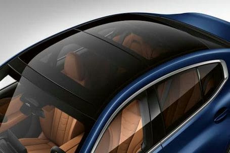 BMW řady 8 Gran Coupé - Panoramatická skleněná střecha. BMW řady 8 Gran Coupé - Panoramatická skleněná střecha.