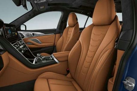 BMW řady 8 Gran Coupé - Multifunkční sedadla řidiče a spolujezdce vpředu. BMW řady 8 Gran Coupé - Multifunkční sedadla řidiče a spolujezdce vpředu.