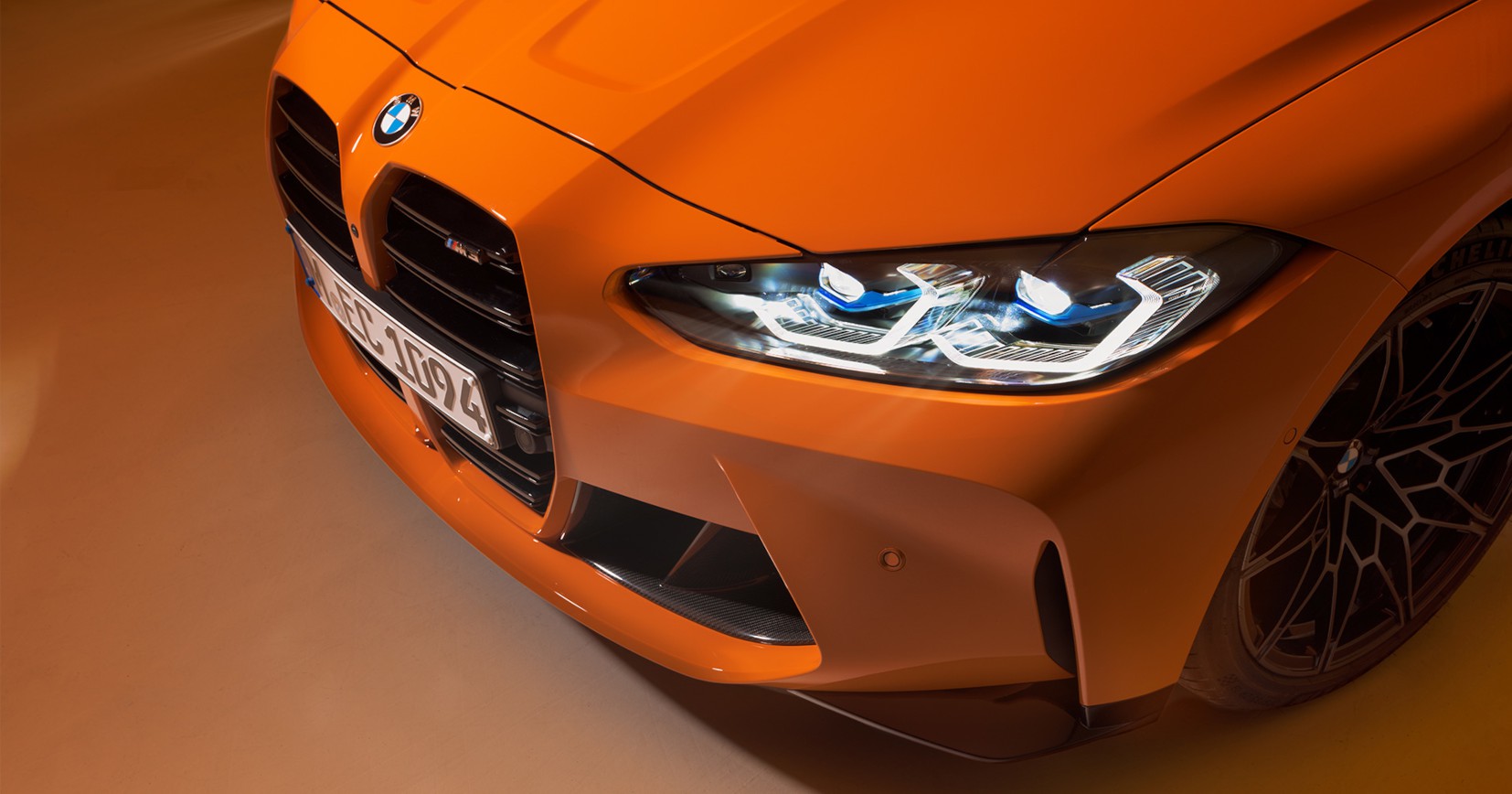 BMW M4 Competition Coupé - BMW Individual Fire Orange (oranžová)