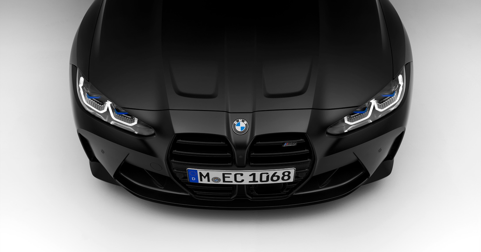 BMW M4 Competition Coupé - Metalický lak BMW Individual Frozen Black (černá)